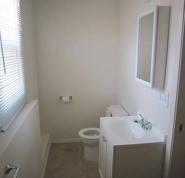 1316 W 18th St #B — Photo 2