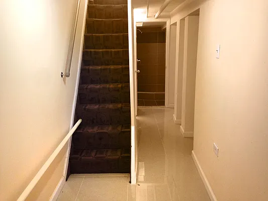 Sold by Green Light Real Estate Group Corp | media 9