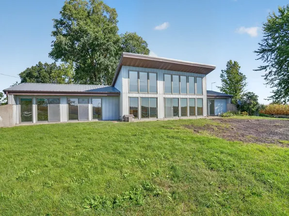 30152 Jay Ave, Parkersburg, IA 50665