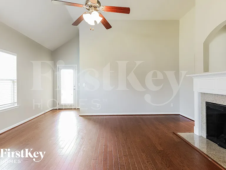4737 Rosser Loop Dr — Photo 3
