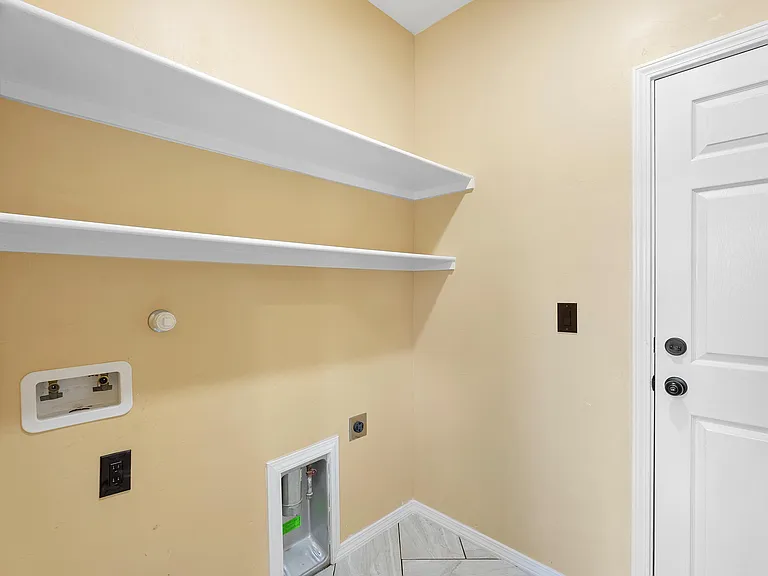 9516 Silica Ave NW — Photo 13