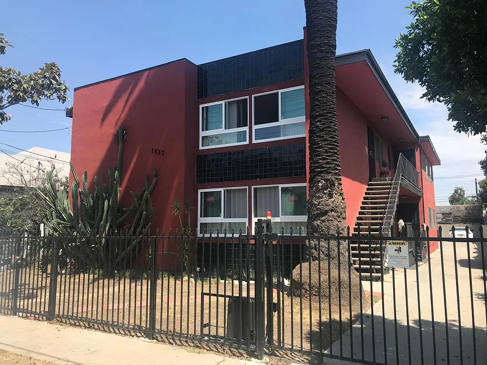 1523 W 35th Pl #4