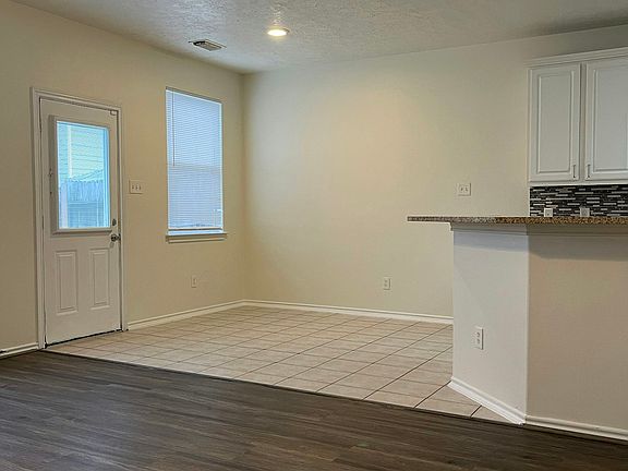 5th image of 14330 Mirkwood Ln
