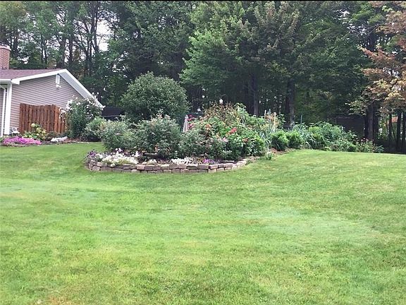 3rd image of 7443 Crestwood Cir