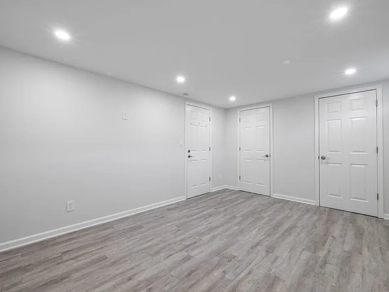 77 Alexander Ave — Photo 16