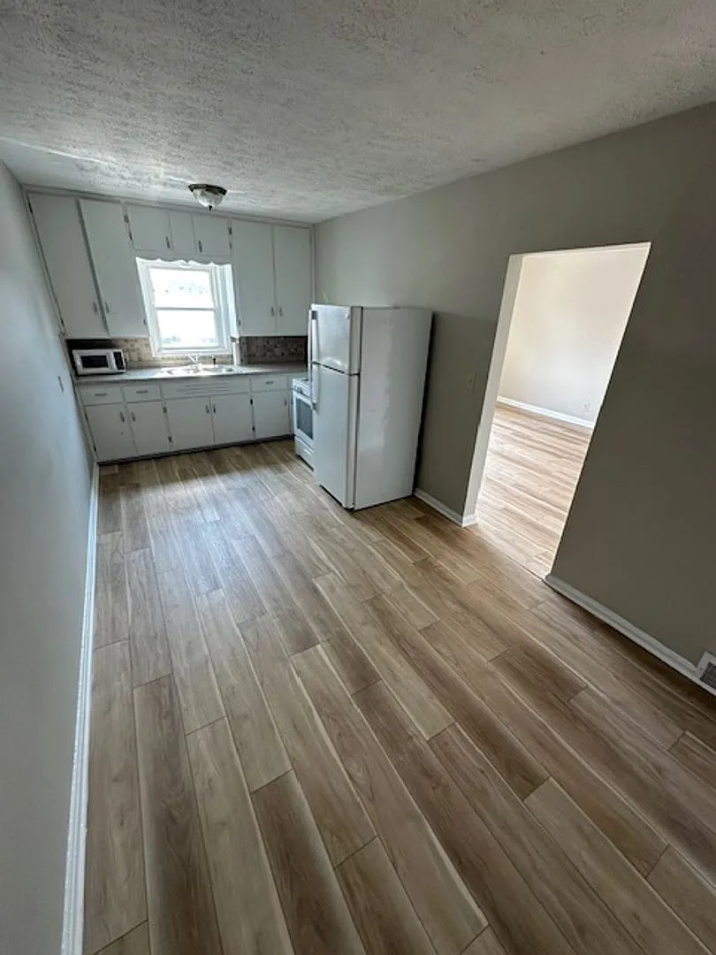 Kent Main — Photo 2