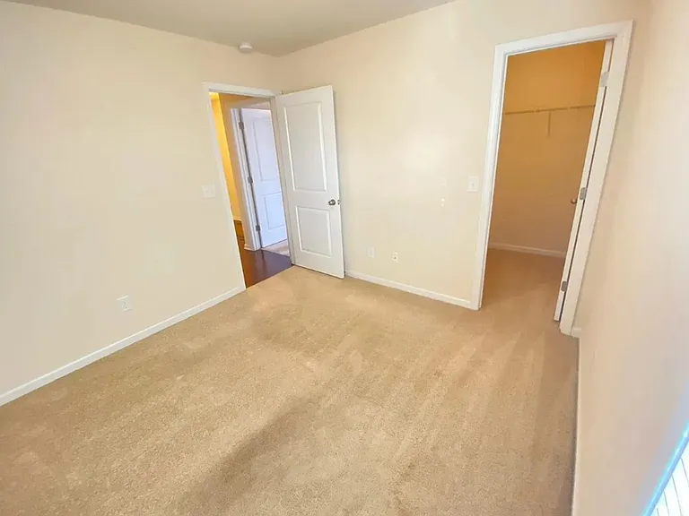 847 Dovefield Ln — Photo 9