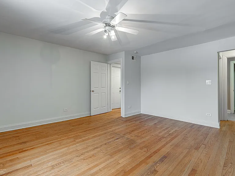 4938 S King Dr #2 — Photo 7