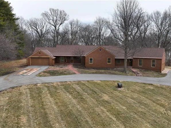 5845 NE Clements St, Kansas City, MO 64118