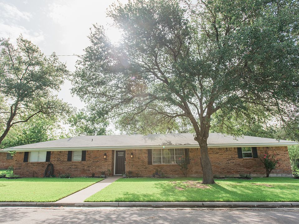 1st image of 303 Madeline Dr