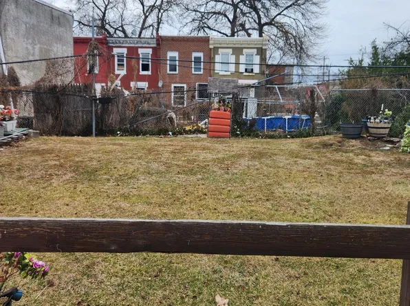 1305 W Auburn St, Philadelphia, PA 19132