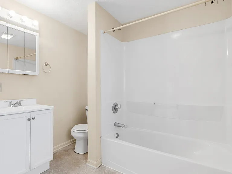426 Selden Ave — Photo 13