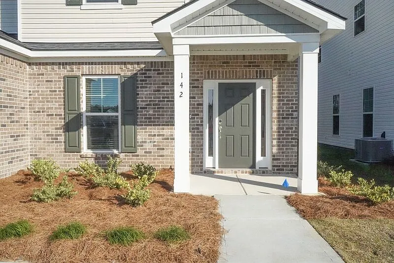4 bed, 2.5 bath, 2116 sqft, $2,200 — Photo 3