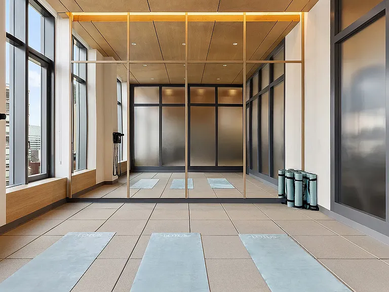 255 E 39th St #Penthouse 2D — Photo 13