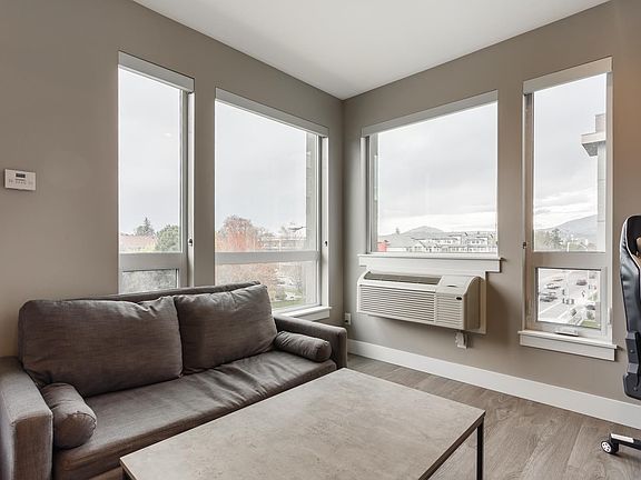 4th image of 925 Leon Ave #423