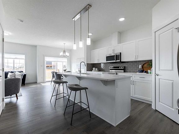 3rd image of 15 E Heritage Point