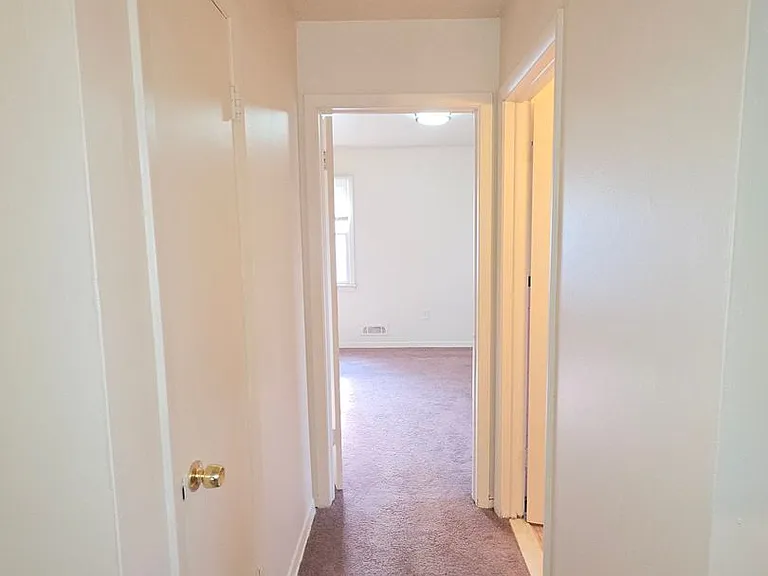 212 Bathgate Ave — Photo 8