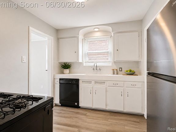 5th image of 10883 Balfour Rd