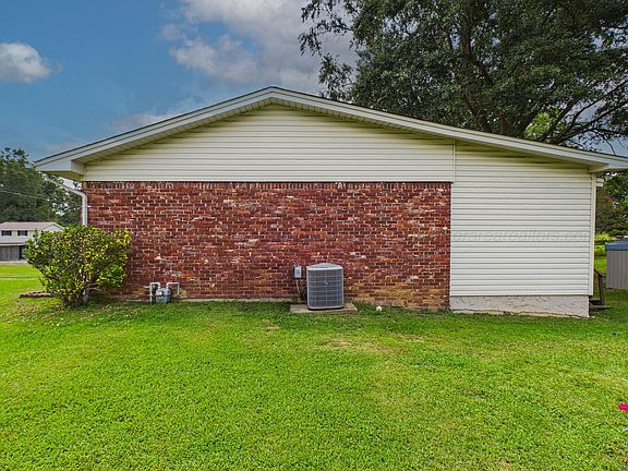 3rd image of 924 Crestview Ln