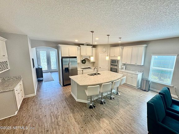 5th image of 15949 LEXINGTON PARK Boulevard