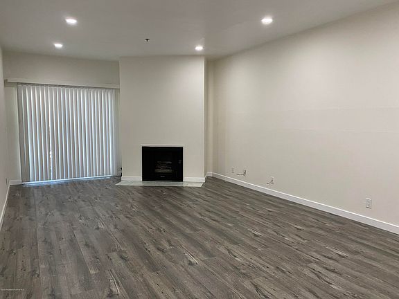 3rd image of 2900 Mortrose Ave #408