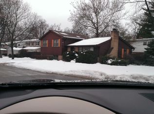 950 Wayne Ave, Deerfield, IL 60015