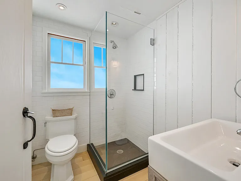 41 E Beach Dr — Photo 23