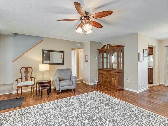 3rd image of 576 Parkside Ln #46