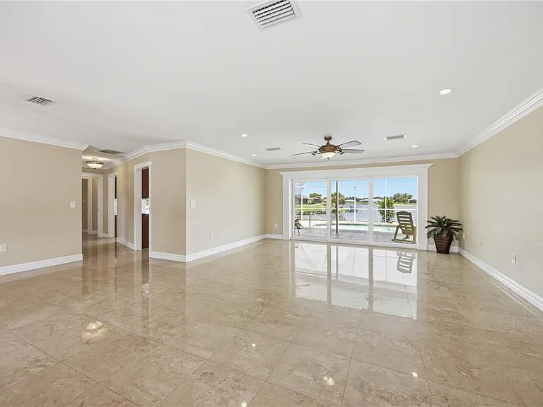1714 Claw Ct — Photo 9