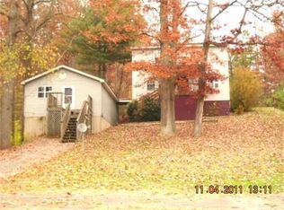 201 Woodland Dr, Nitro, WV 25143