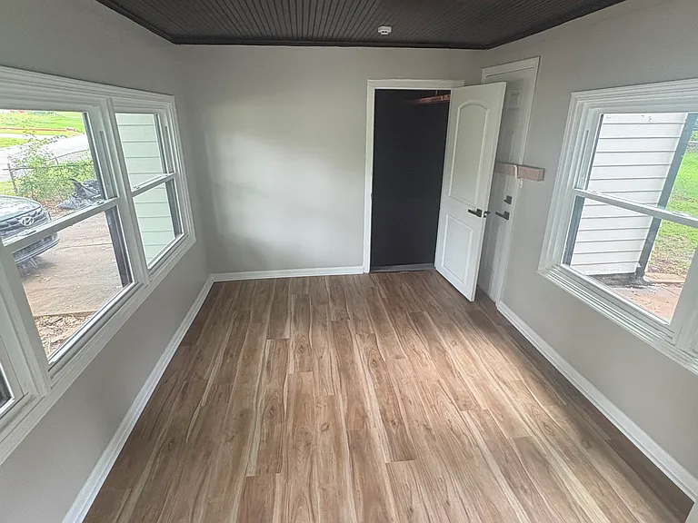3300 E Meyer Blvd — Photo 2