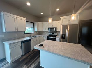 762 Prairie Ave, Horace, ND