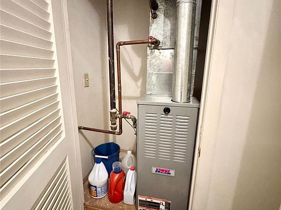 5th image of 1150 The Park APT B