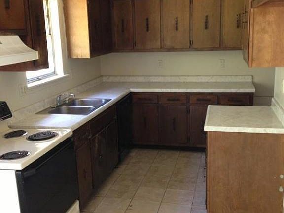 3rd image of 8182 Ashbrook Dr