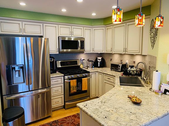 5th image of 3943 W 182nd St