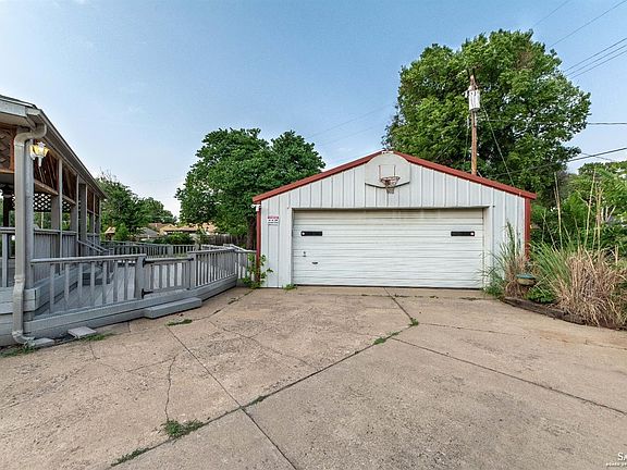 3rd image of 1409 Sunrise Dr