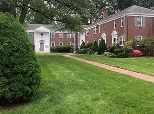 52 Robin Rd APT A2, West Hartford, CT 06119