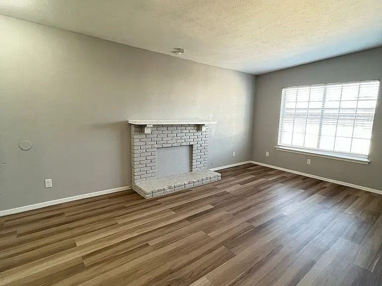 La Hacienda Apartments — Photo 14