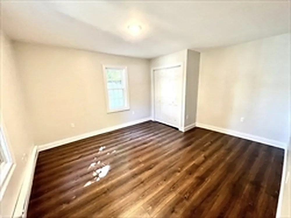 5 bed, 1500 sqft, $4,700 — Photo 3