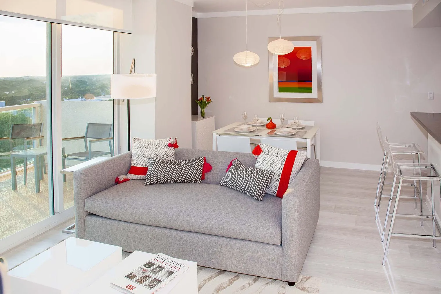 1 bed, 1.0 bath, 699 sqft, $9,992 — Photo 2