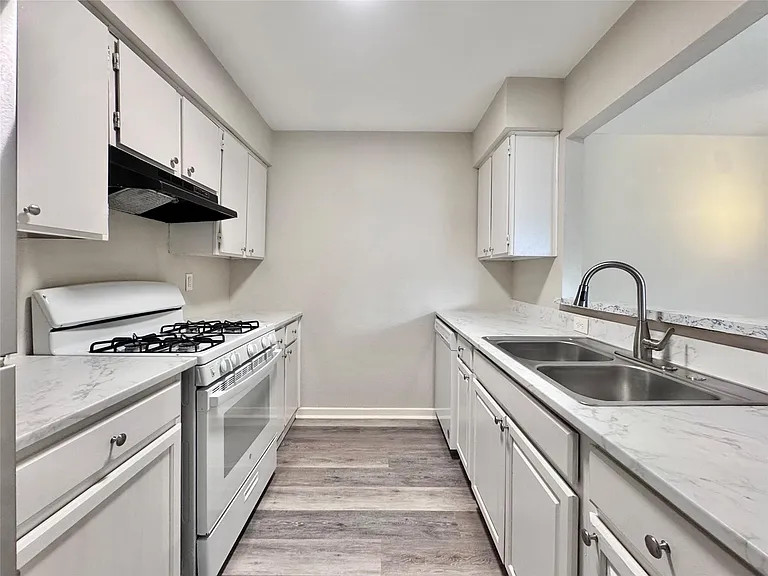 2110 Blue Meadow Dr #A — Photo 11