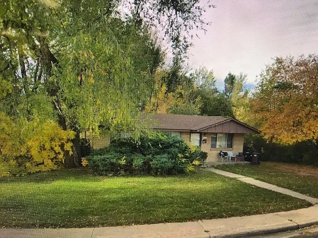 3390 E Euclid Ave