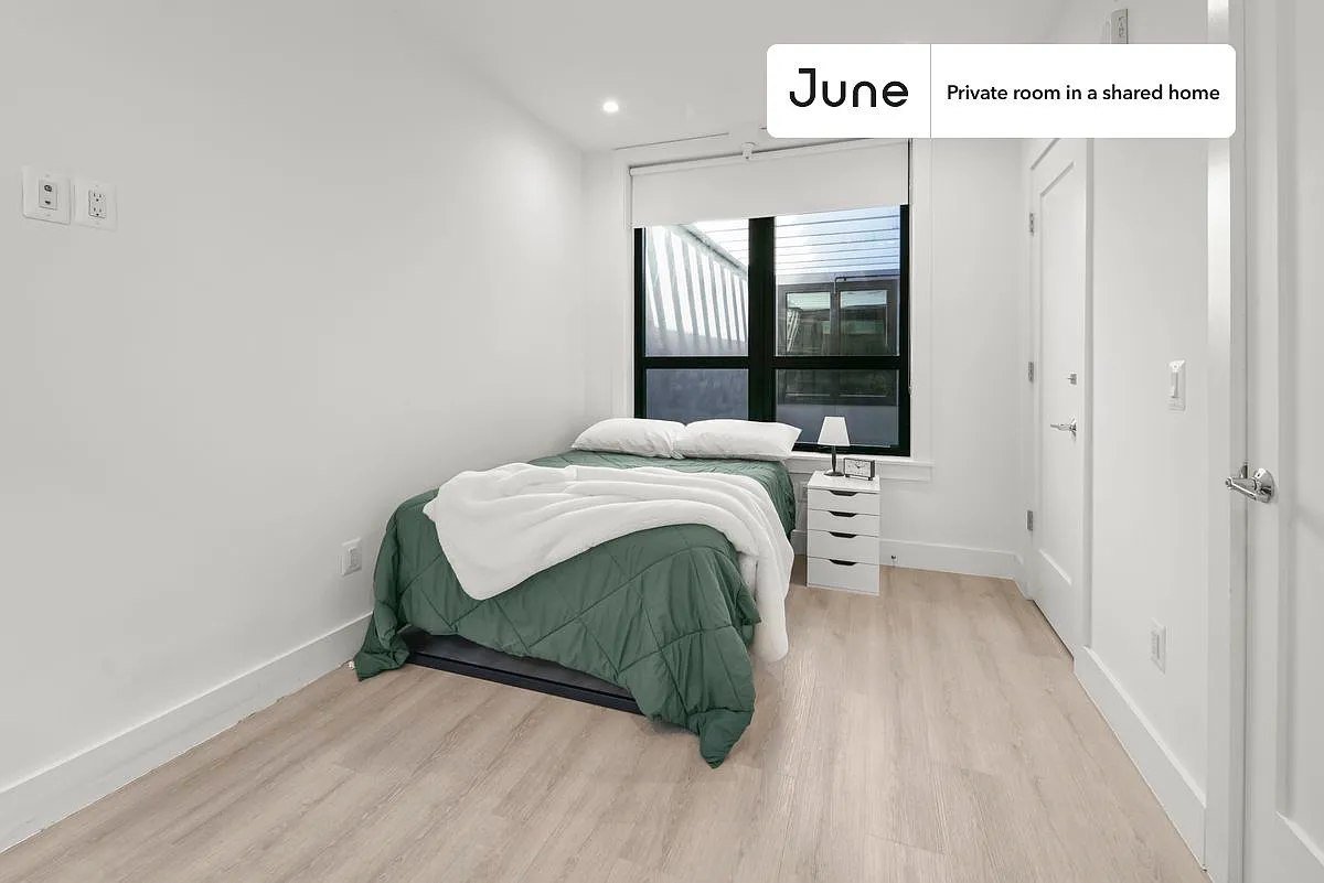 Full bedroom in 3 bed/2 bath home in Dupont Circle #1915 C — Photo 1