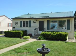 912 9th Ave NE, Aberdeen, SD 57401