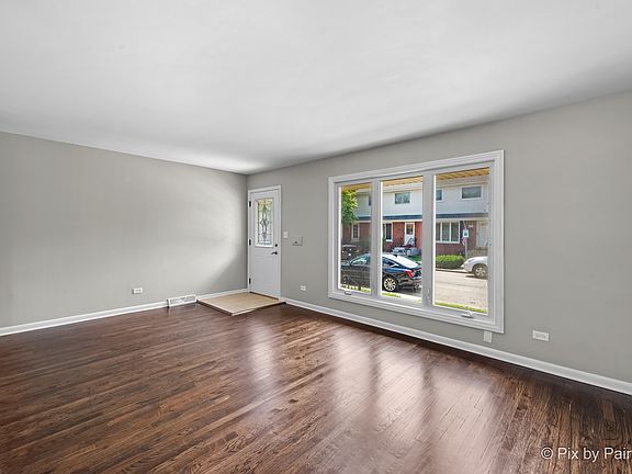 3rd image of 9862 Garden Ct