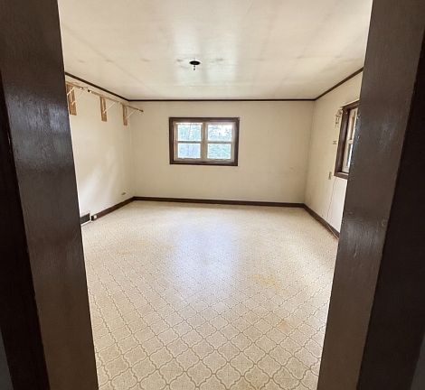 4th image of 4 Robin Hill Ln