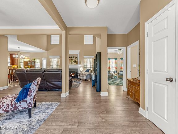 2nd image of 5655 Crooked Pine Ln