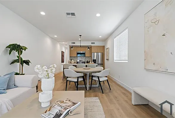 3 bed, 1519 sqft, $3,668 — Photo 4