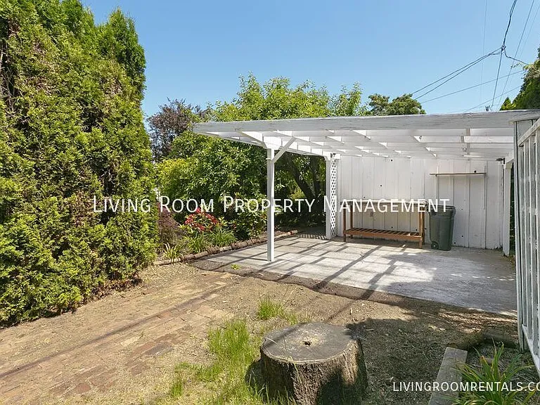 725 Riverdale Dr — Photo 12