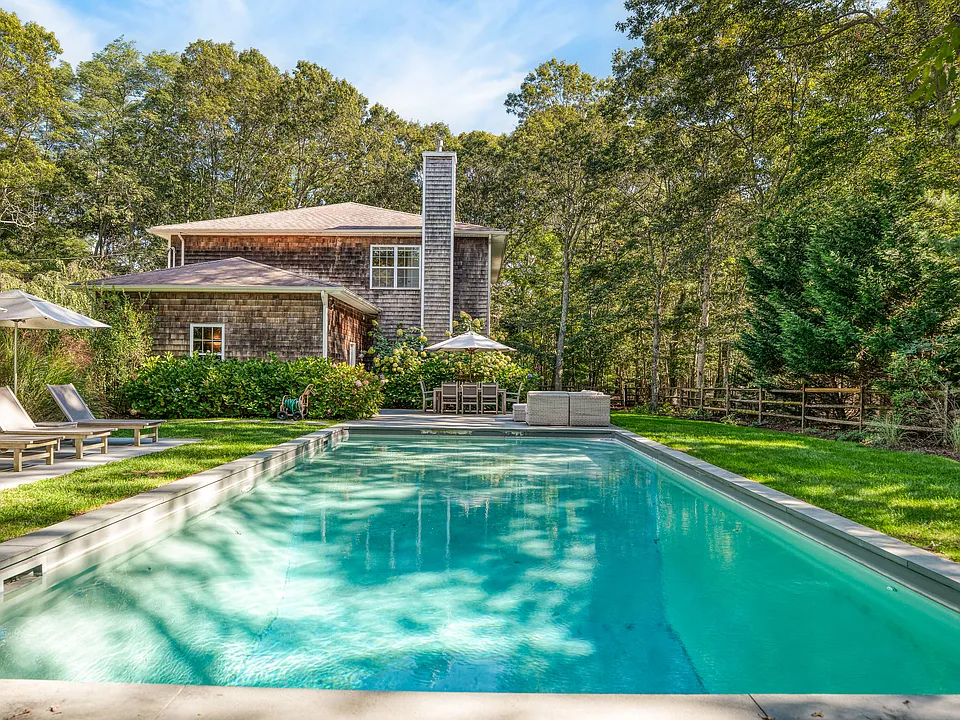 32 Gardiners Ln